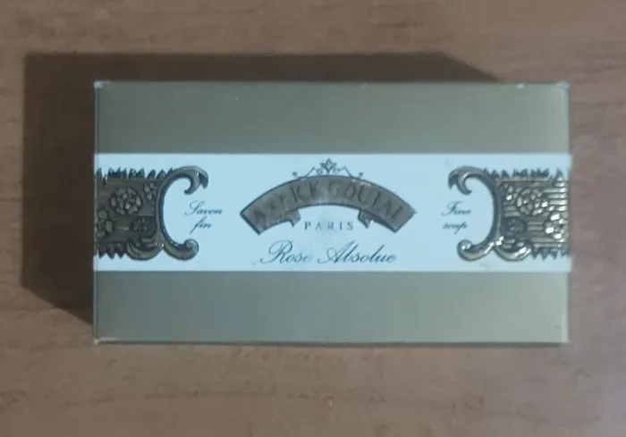 sabonete fino Annick Goutal Rose Absolue.