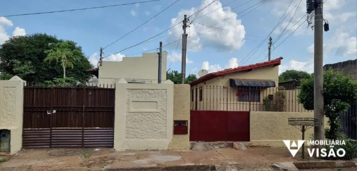 03 BARRACÕES COM 02 QUARTOS, ENTRADA PARA 02 CARROS