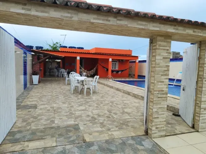 CASA EM PONTA DE PEDRAS 