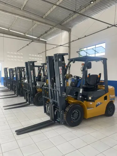 Empilhadeira PLASNOX 2,5t - NOVA<br>