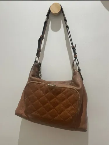 Bolsa de Ombro em Couro Marrom com Detalhes