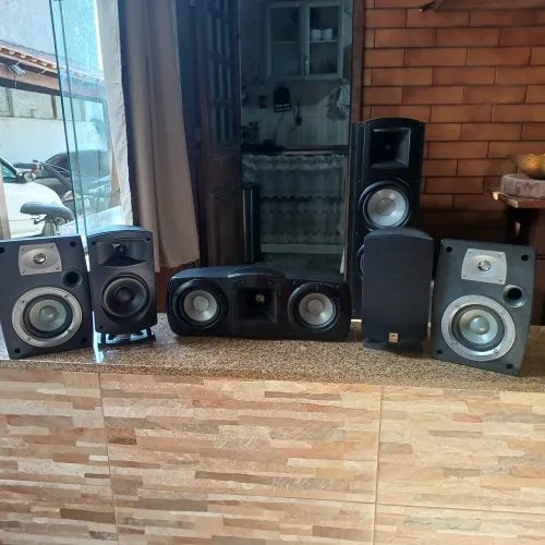 kit de caixas home theart klipsch + buster