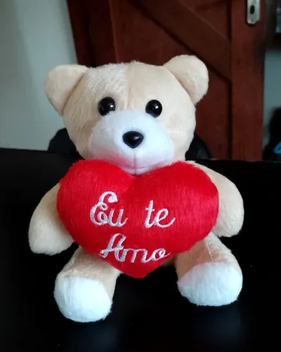URSINHO DE PELÚCIA COM CORAÇÃO EU TE AMO. 18cm.