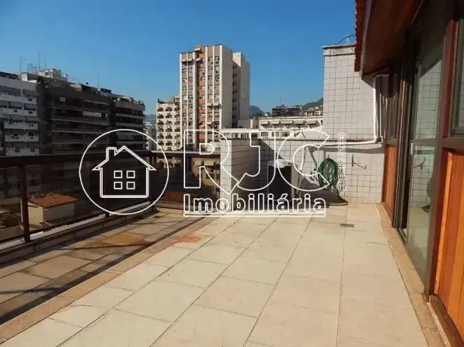 "O Refúgio Urbano de Alto Padrão: 151m² de Liberdade e Privacidade no Coração da Tijuca."