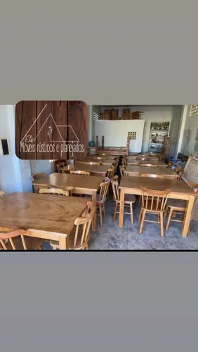 Conjunto de mesas para restaurante.