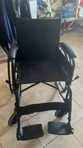 Cadeira de rodas reforcada