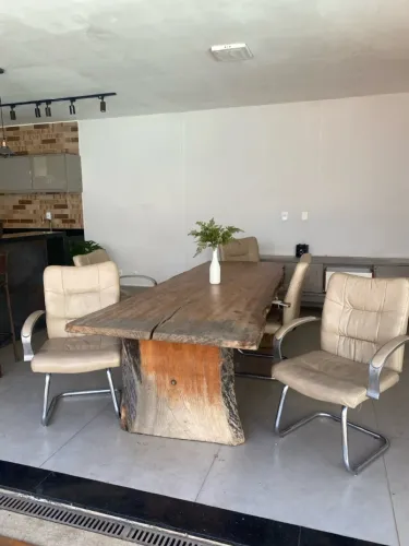 Mesa de Jantar com as cadeiras  Rústica de Madeira Maciça