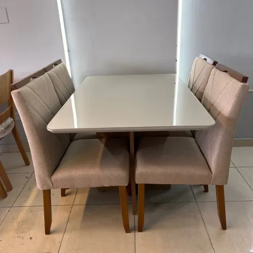 Mesa 1,20x0,80 + 4 cadeiras (NOVO)