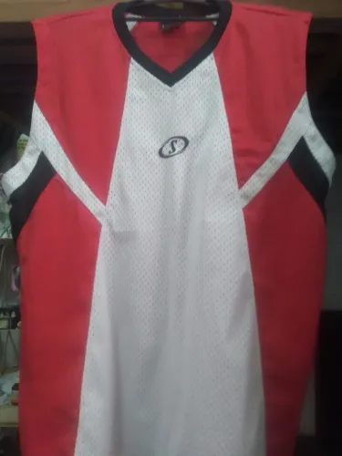 Camiseta de Basquete Vermelha e Branca