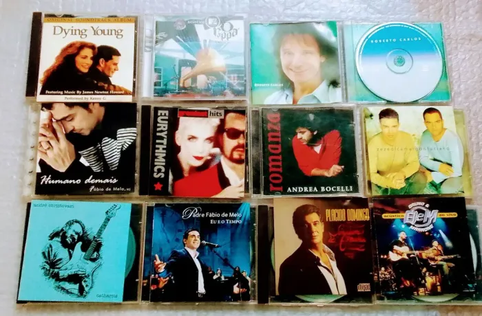 10 CDs Roberto Carlos Plácido Domingos Andrea Bocelli Zezé Di Camargo e Luciano e etc