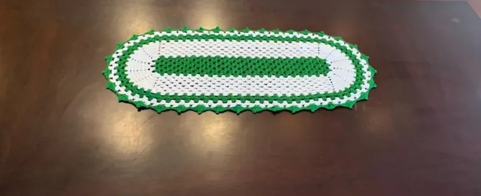 Trilho de Mesa Oval em Crochê