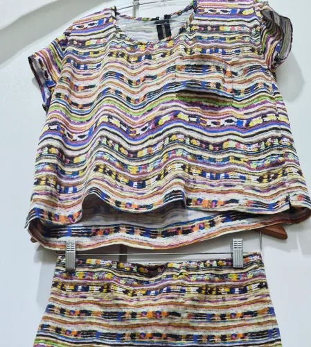 Conjunto blusa e saia estampados - CANTÃO