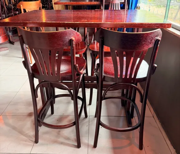Mesa bistrô com 4 cadeiras
