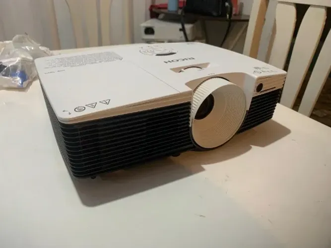 Projetor Ricoh PJWX2240 Usado Com defeito