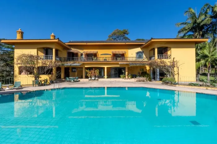 Casa no condomínio Jardim Iolanda para venda com 6 quartos, sendo 3 suítes, 1,224m²