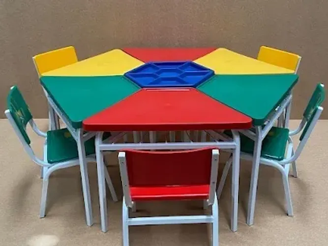 Conjunto escolar trapézio infantil polipropileno colorido - 6 mesas + 6 cadeiras 