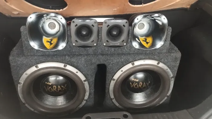 Caixa de Som Automotivo