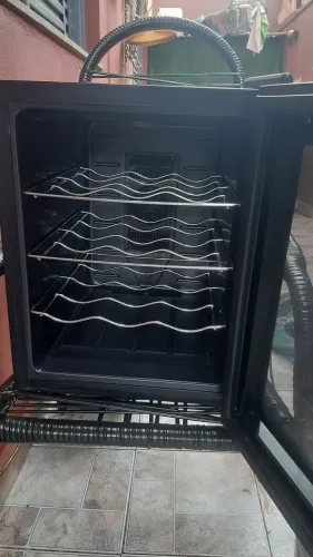 Vendo ou troco um cooler climatizador de vinho para 9 garrafas