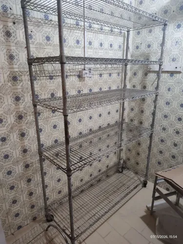 Estante em aço com 5 prateleiras e rodas, largura 1.20m x1.90m