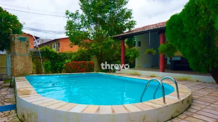 Casa de 240 m², com 3 quartos e piscina, em terreno de 900 m², à venda por R$ 800.000 - Pi
