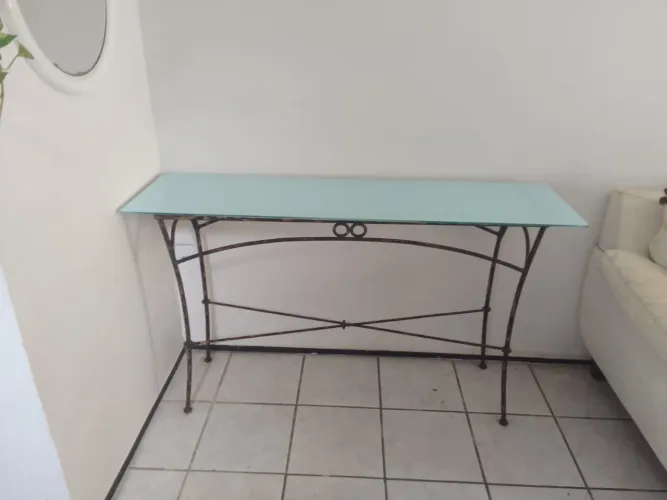 Console de Ferro Forjado com Tampo de Vidro - Excelente Estado