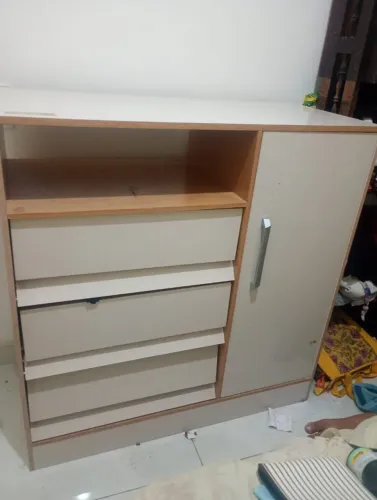 Vendo cômoda e um nebulizador