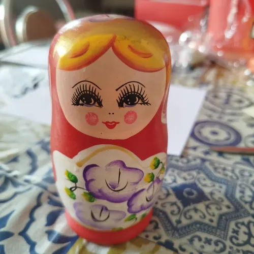Matrioska de madeira com 5 peças 