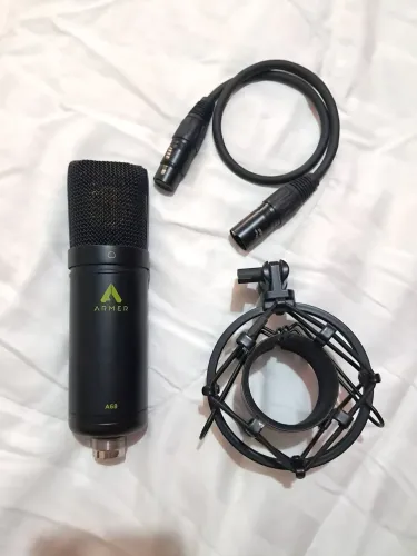 Microfone Condensador Armer A68+Shockmount+Cabo XLR