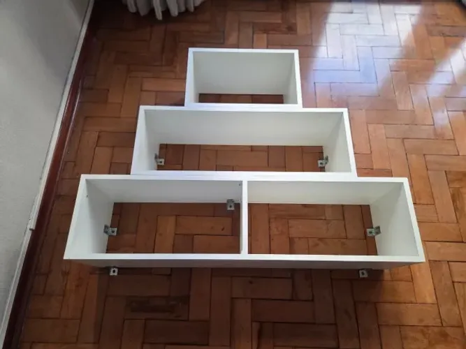 Nicho pirâmide para Gatos e Livros