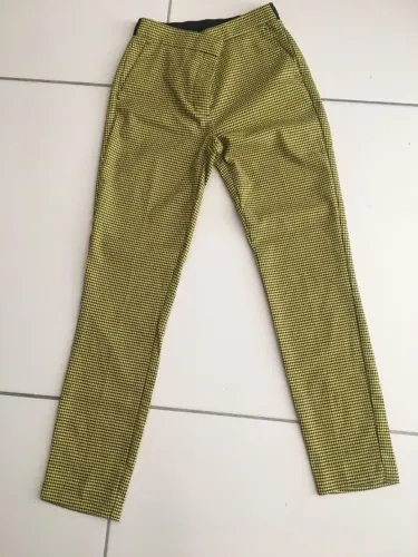Calça amarela Zara Europa (nova) - tam XS (equivale a PP)