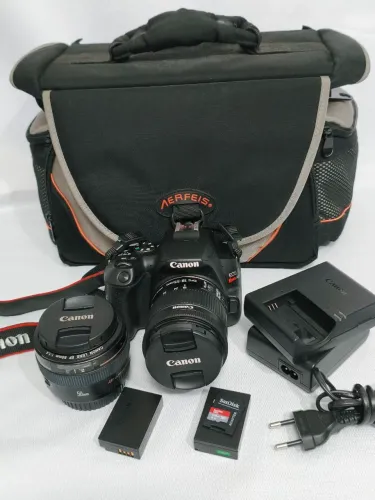 COMPRE CANON SL3 COMPLETA E GANHE 01 LENTE 50mm f/1.4  + 01 CÂMERA ESPORIVA TOMATE