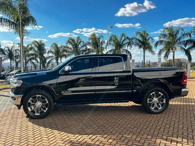 Ram 1500 Limited 5.7 CD 4X4 Aut. 2024