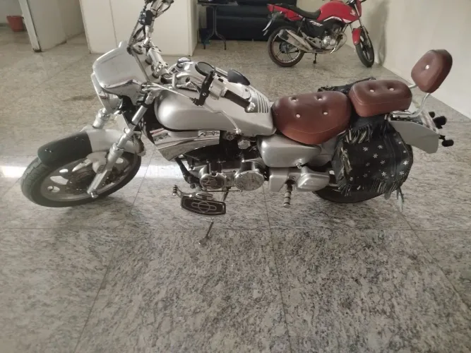 Vendo moto v blaid 250cc 02 cilindros top