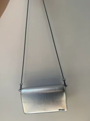 Bolsa Santa Lolla Prata Metalizada com Corrente de Strass(aceito propostas)