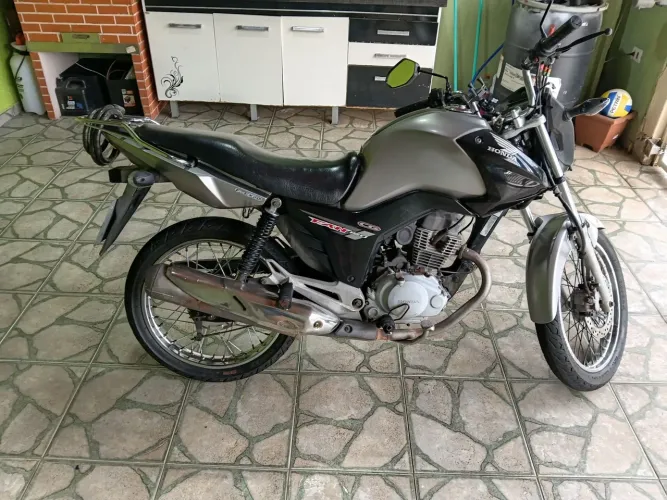 Fan 150 2015 partida elétrica e freio a disco