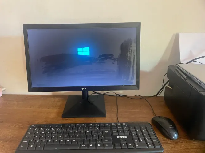 PC Completo com Monitor LG + CPU, Teclado e Mouse