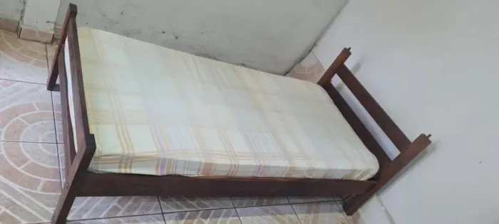 Cama solteiro madeira maciça com colchão