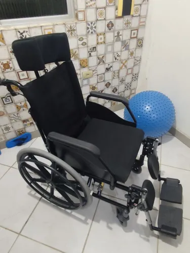Cadeira de rodas reclinável