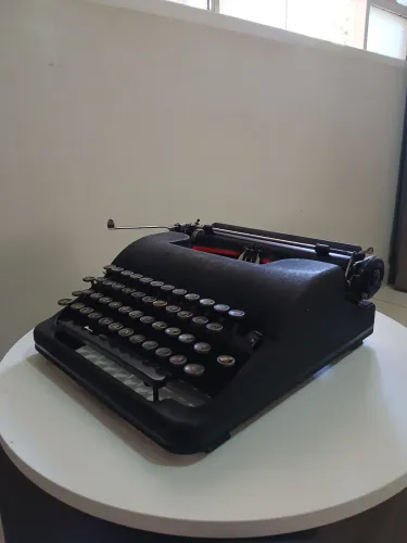Máquina de escrever antiga