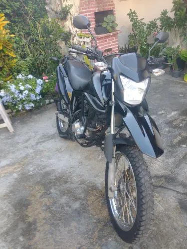 Bros 160 preta já com placa Mercosul