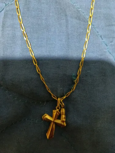 Vende - se corrente de ouro 5g com dois pingentes