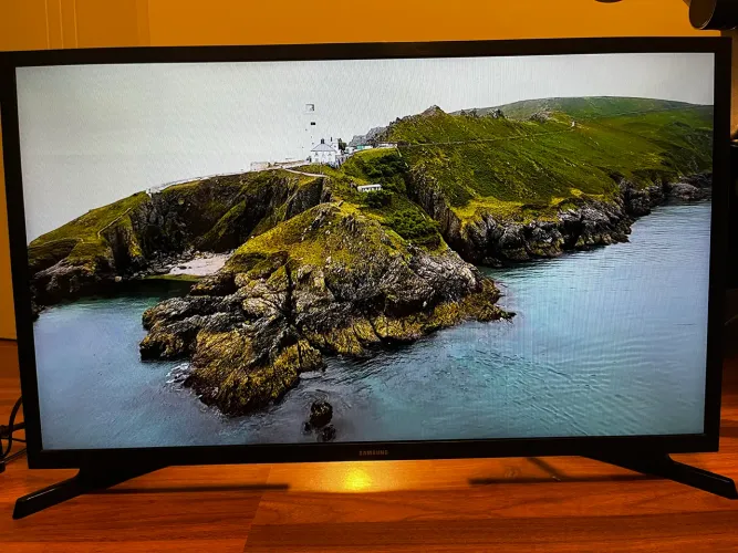 Smart TV Samsung 32" HD T4300 - Excelente Estado + Controle e Fonte Original