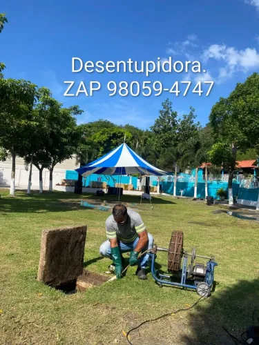 Desentupidora esgoto ( limpa fossa )