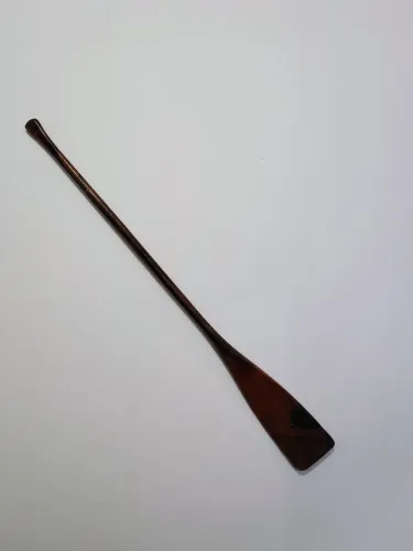 Remo madeira envernizado usado