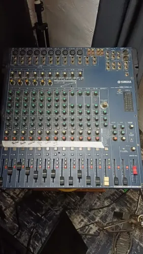 Mesa de Som Yamaha MG166CX - 16 Canais