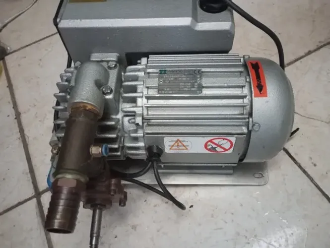 Bomba de vácuo Hanning Elektro-Werke E702B2-7-404 Usada excelente monofásica 220 volts