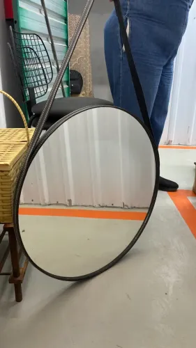 2 Espelhos redondos com alça Diâmetro aproximado: 60 cm