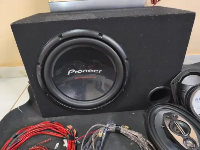Sub Pioneer 12 polegadas bobina dupla na caixa
