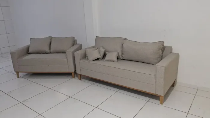 Sofá 2 e 3 lugares sem uso