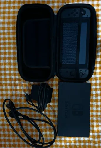 Nintendo Switch Usado + Case